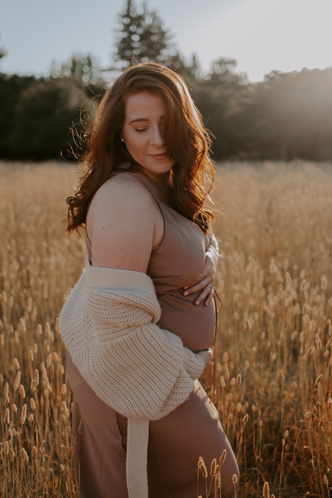 Wondering What to Wear for Your Maternity Session?