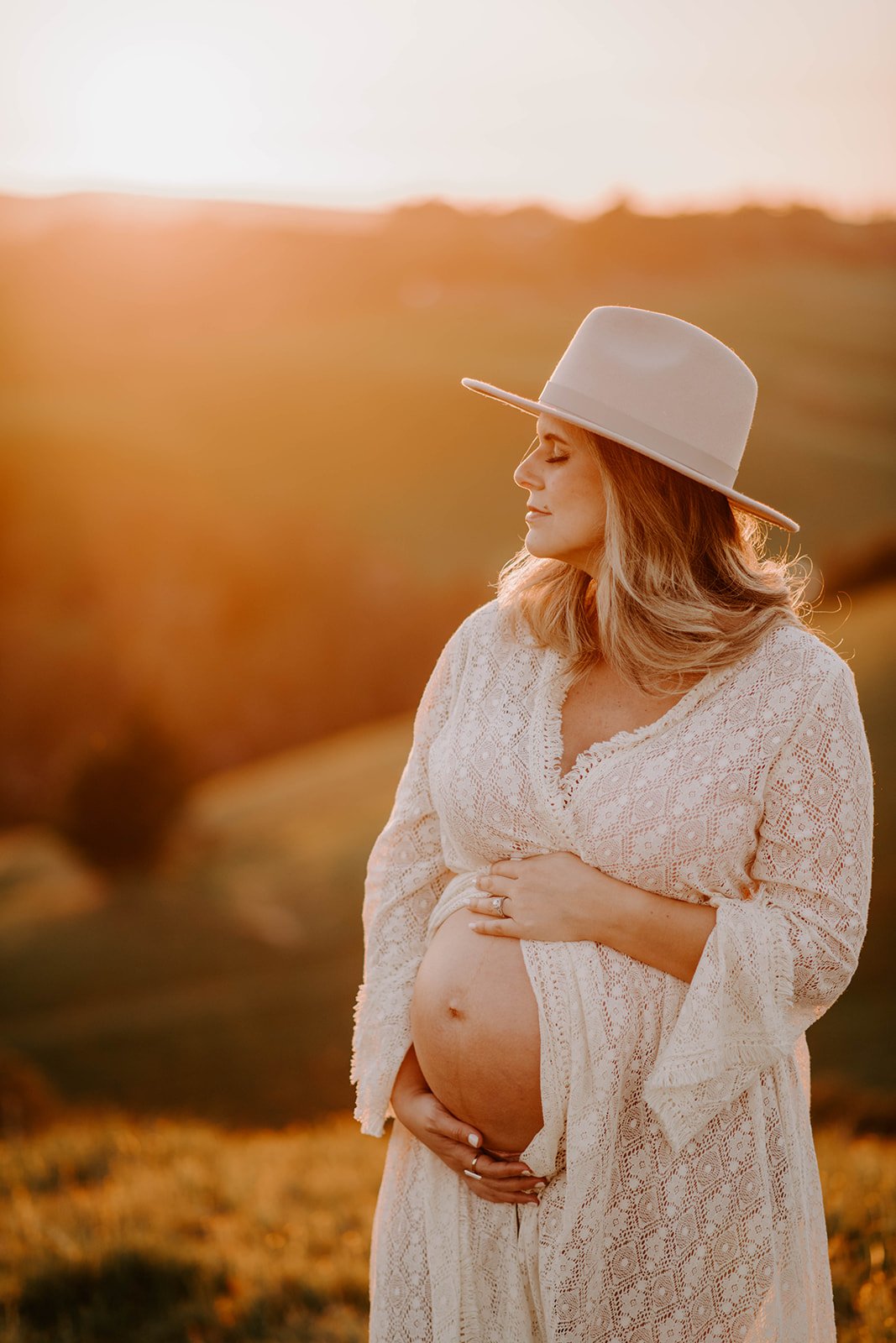 Wondering What to Wear for Your Maternity Session?