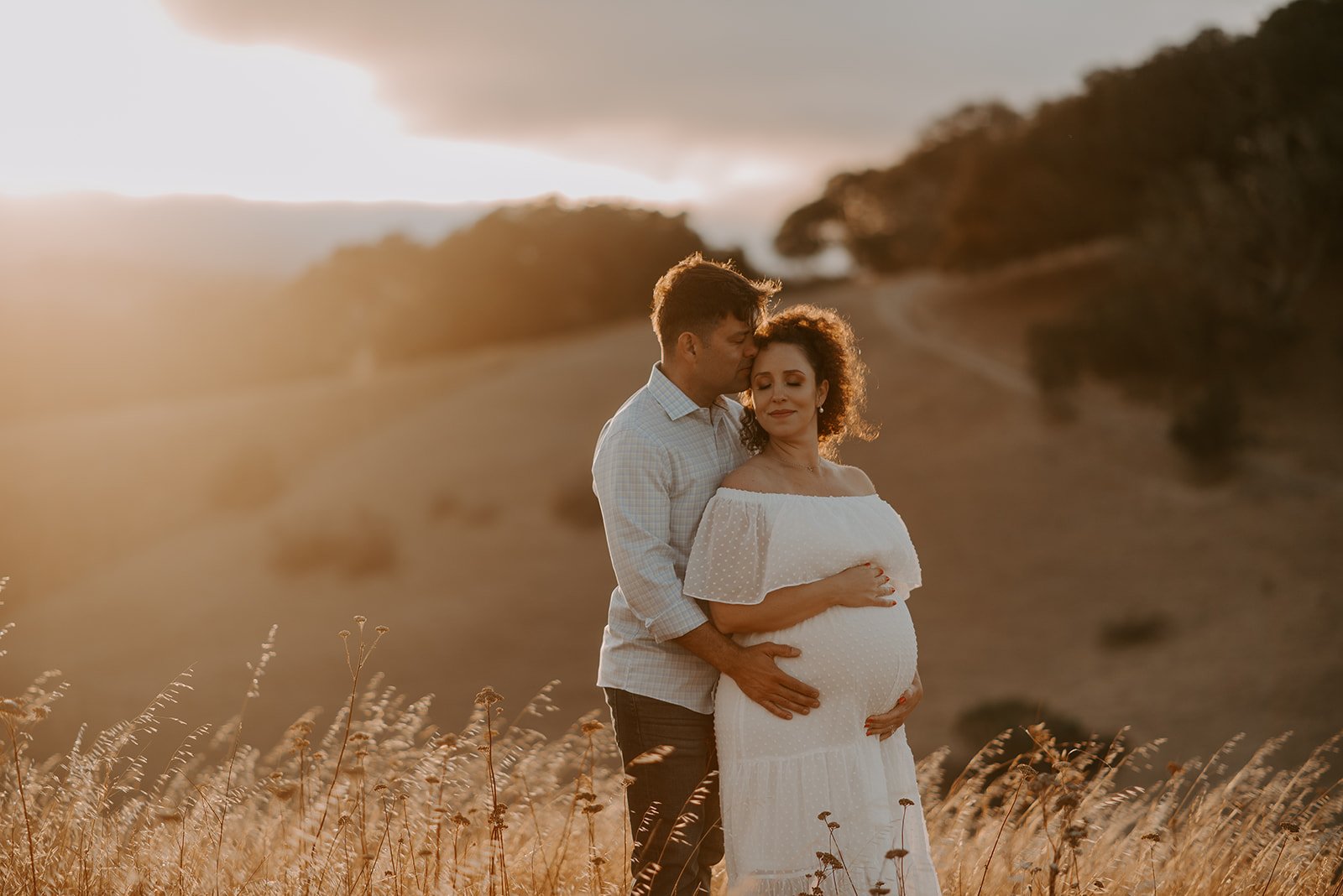 Wondering What to Wear for Your Maternity Session?